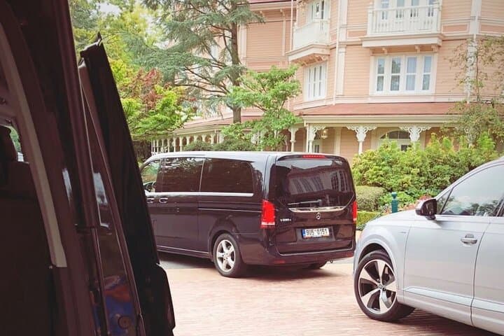 Private Transfer from Roissy CDG airport To the city of Paris