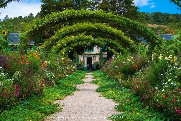 Visit Claude Monet's House: Giverny Private Day Trip from Paris