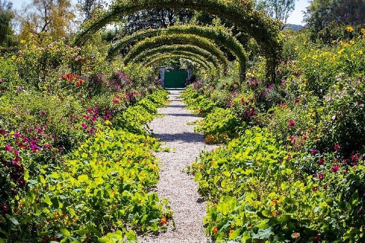 Visit Claude Monet's House: Giverny Private Day Trip from Paris