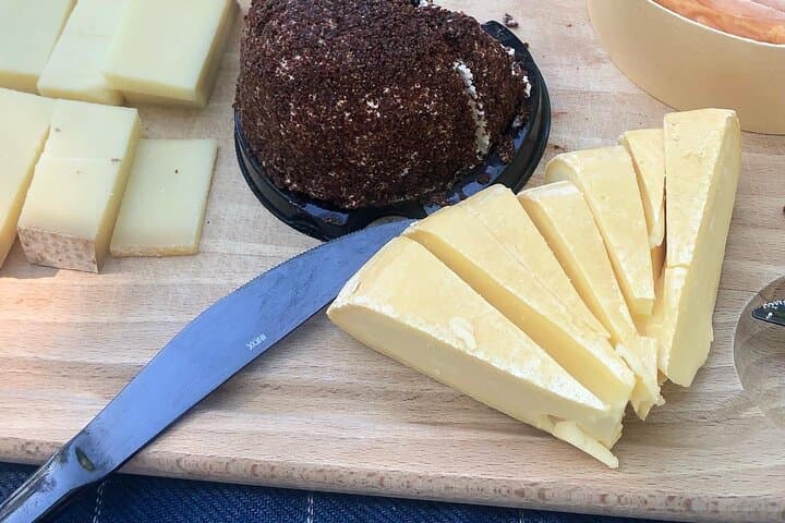 Cheese and wine paring session in Dijon