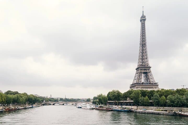 4 Hours Paris Tour Including River Cruise with Wine Tasting