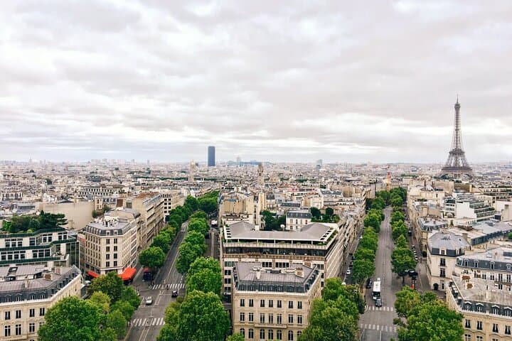 Paris Orientation Tour in Small Group with an Expert Driver