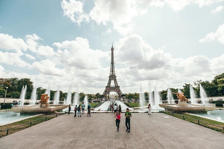 Paris Orientation Tour in Small Group with an Expert Driver