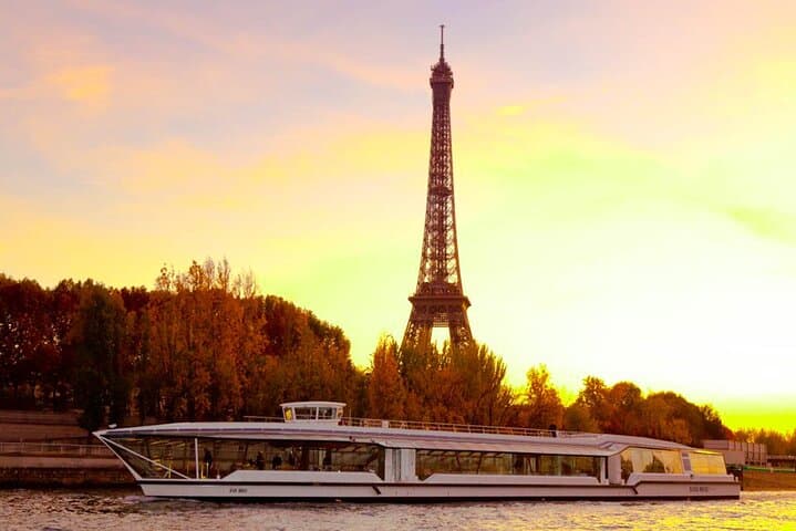 5 hours Paris Tour including Lunch Cruise with Wine Tasting