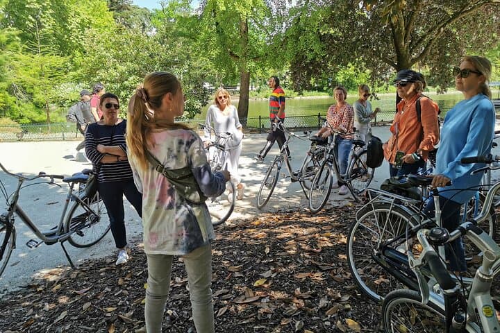 "Bordeaux by bicycle: a 3-hour tour immersive experience"