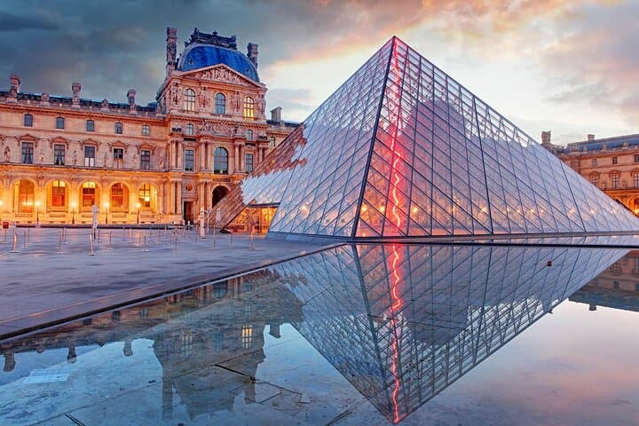 Paris Private Photoshoot Tour with Louvre and hotel Pick up and drop -5 hours