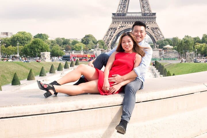 Romantic VIP Photoshoot in Paris with Champagne & Private Transfers