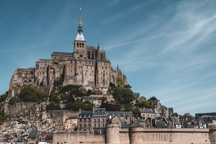 Mont Saint Michel D Day Omaha Beach Private VIP Tour with Champagne from Paris