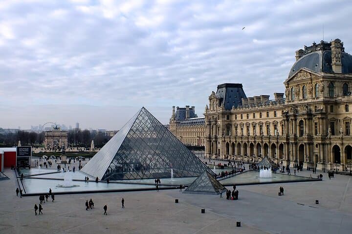 Explore the Instaworthy Spots of Paris with a Local