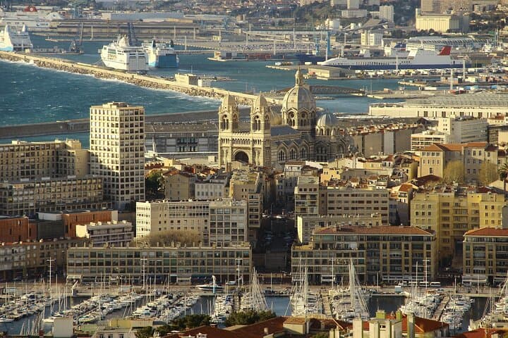Private Transfer From Marseille to Barcelona With a 2 Hour Stop