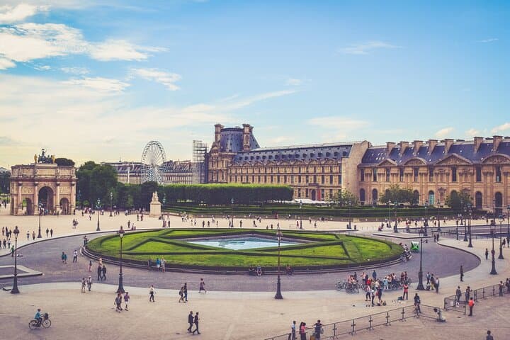 Explore Paris in 90 minutes with a Local
