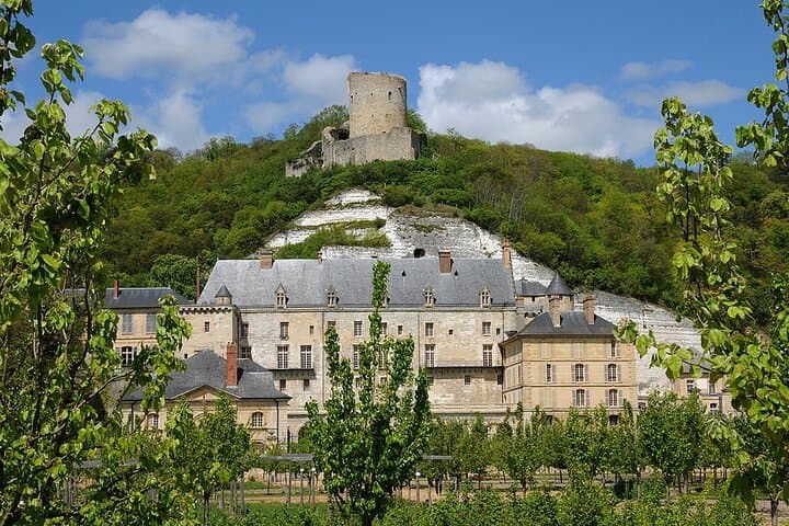 Full Day Private Tour in Giverny & La Roche Guyon