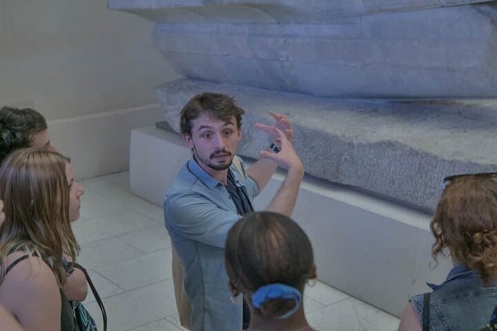 Fabuleux Guided Tour Through the Louvre Museum with Access