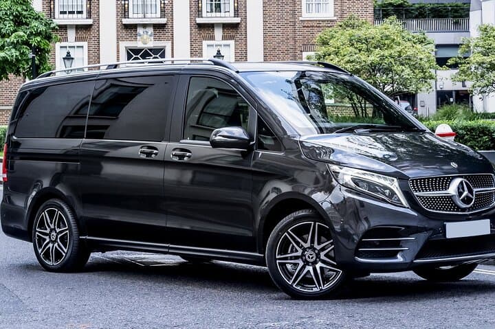 Private Transfer: Paris or Airport CDG to Bruges by Luxury Van