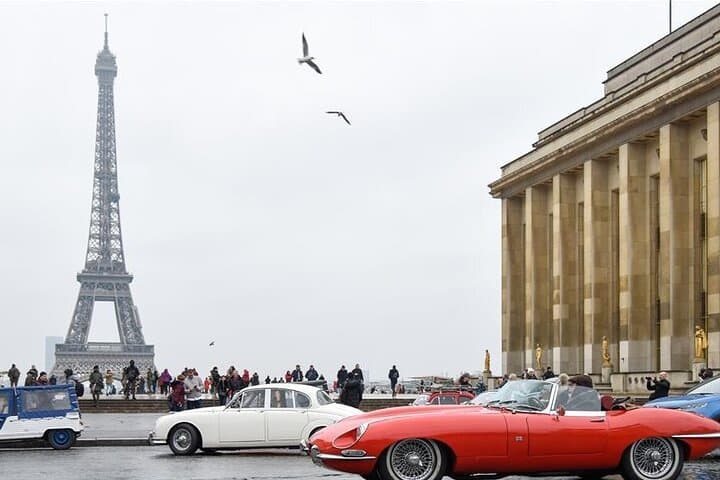Paris Private Vintage Car Tour with Cruise, Open Bus, and Hotel Pick up