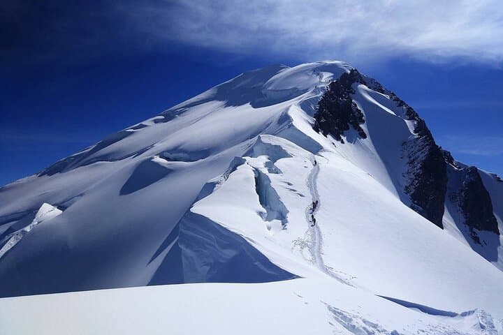 On the final ridge to the summit