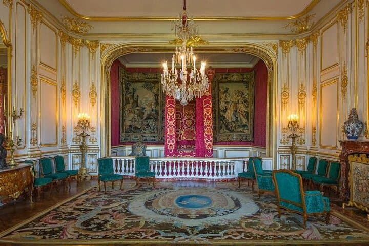 Loire Valley Chateaux from Paris Private Tour