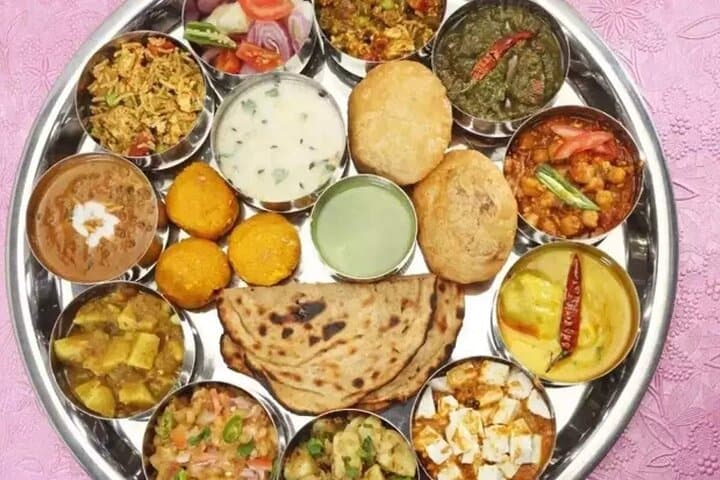 Le Marais with Metro and Indian Meal in Paris with Wine Tasting