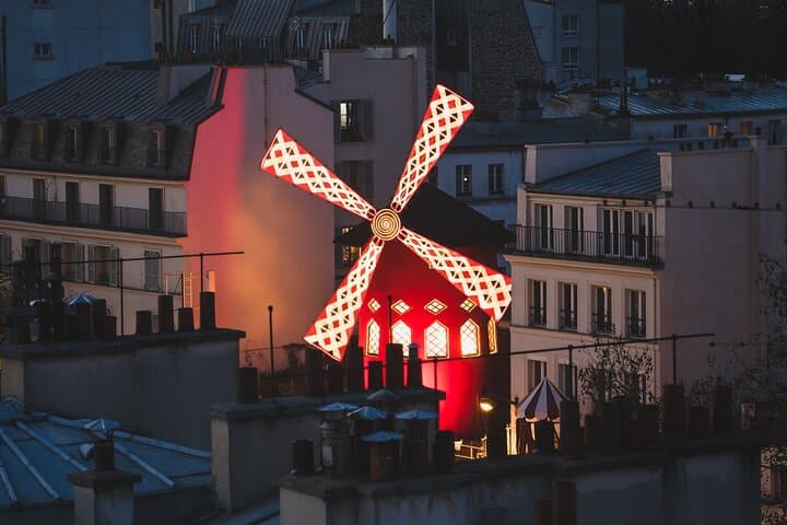 Private walking tour of Montmartre neighborhood in Paris
