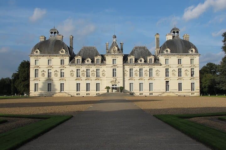 Full-Day Private Tour to Châteaux of the Loire without Guide