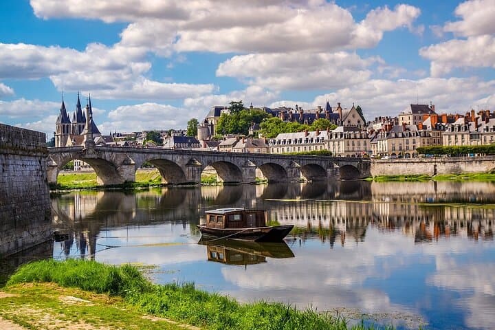 Full-Day Private Tour to Châteaux of the Loire without Guide