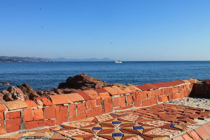 Saint Tropez Shore Private Tour with a Local Guide
