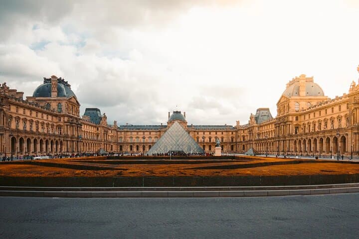 Louvre With Hotel Pick up And Seine Cruise Tickets