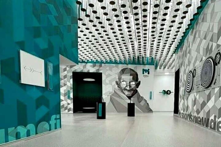 Private Tour in Louvre, Museum of Illusions and Seine