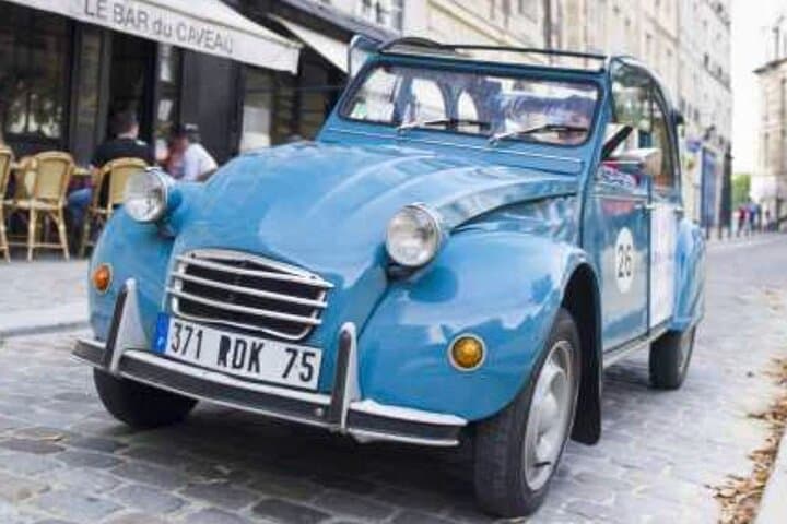 Explore Paris in a classic Citroën 2CV – private guided tour through iconic landmarks, hidden gems & Parisian charm. #Paris2CV #ClassicCarTour #ParisSightseeing #VintageParis