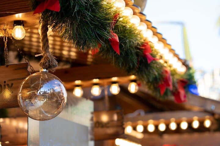 Enchanting Christmas Private Walking Tour in Cannes