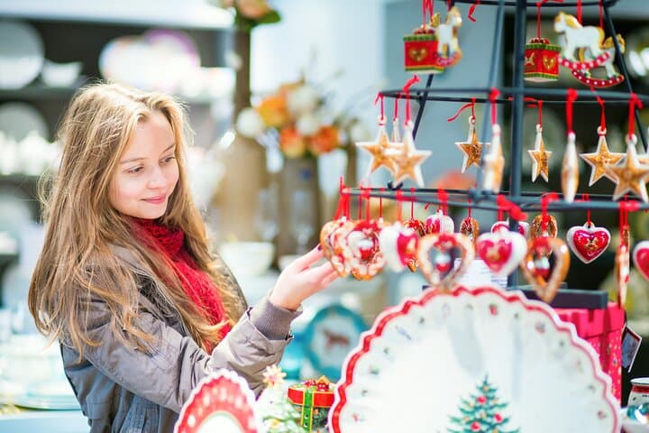 Enchanting Christmas Private Walking Tour in Cannes