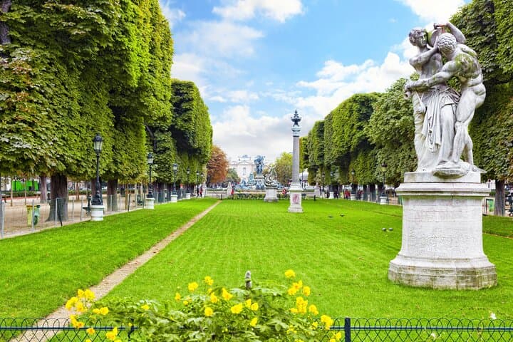 Paris Private Classical Walk: From Eiffel Tower to Notre Dame