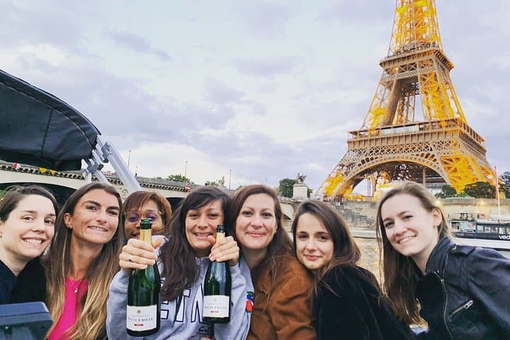 Paris on the Seine side: Magical private cruise