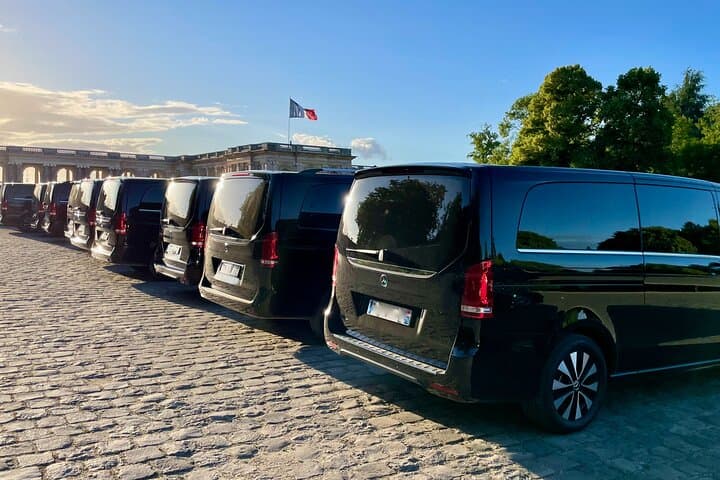 Domaine de Chantilly in a Mercedes VAN (7pax max), Chateau Museum...