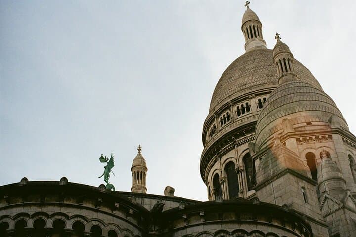 5 hours Private Tour at Marais & Montmartre with Airport pickup