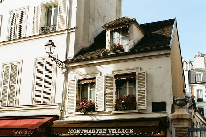 5 hours Private Tour at Marais & Montmartre with Airport pickup