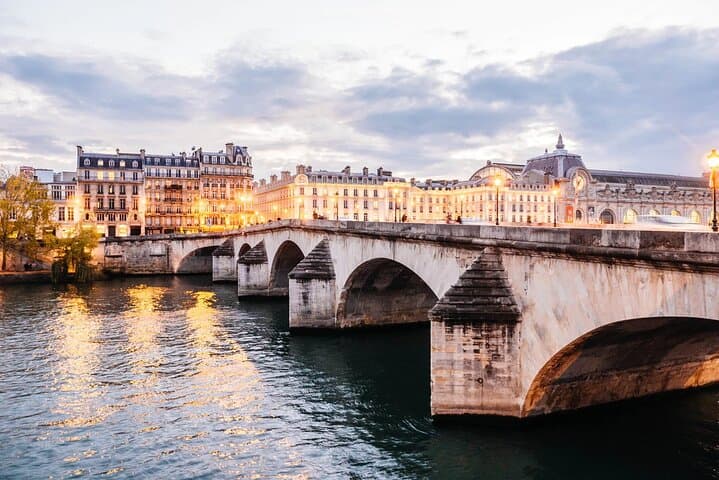 Transfer and Full Day Private Tour in Paris with Lunch Cruise