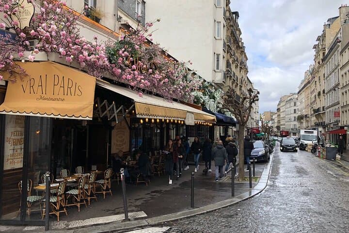 Montmartre and Dinner Cruise with CDG pick up in Paris- 6 Hrs