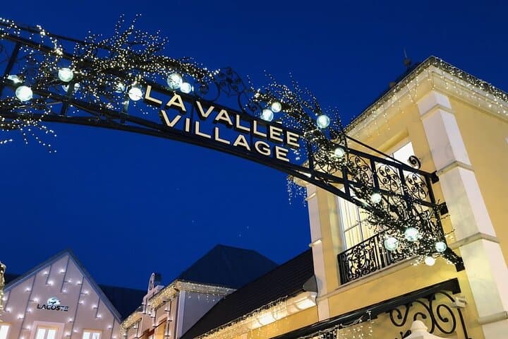 Paris Tour, Shopping, Cabaret, Lunch Cruise with CDG Transfers