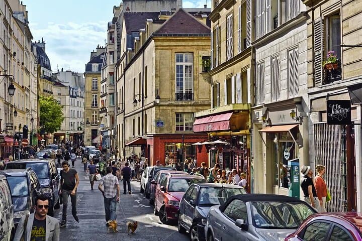 Le Marais and Dinner Cruise with CDG pick up in Paris- 6 Hrs