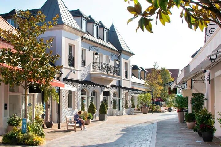 Paris Tour, Shopping, Cabaret, Lunch Cruise with BVA Transfers