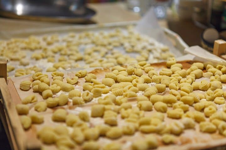 share a traditional meal with licauw
