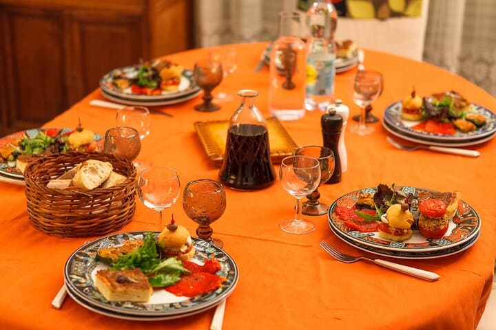 share a traditional meal with licauw
