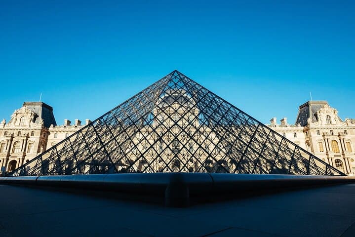 3 Hours Paris Private Vintage Car Tour with CDG Airport Transfers