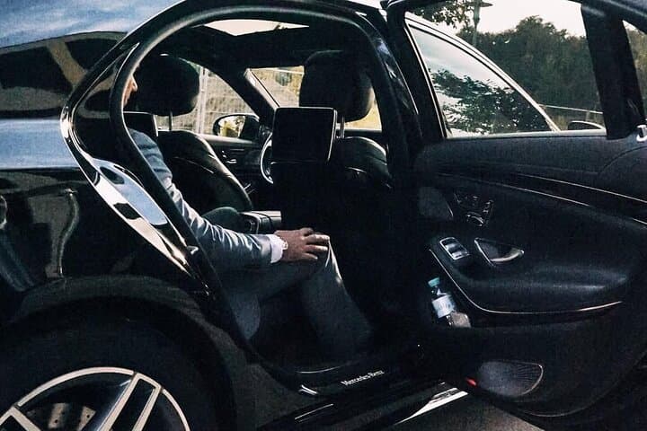 Private Transfer: Nice Airport NCE to Nice City in Business Car