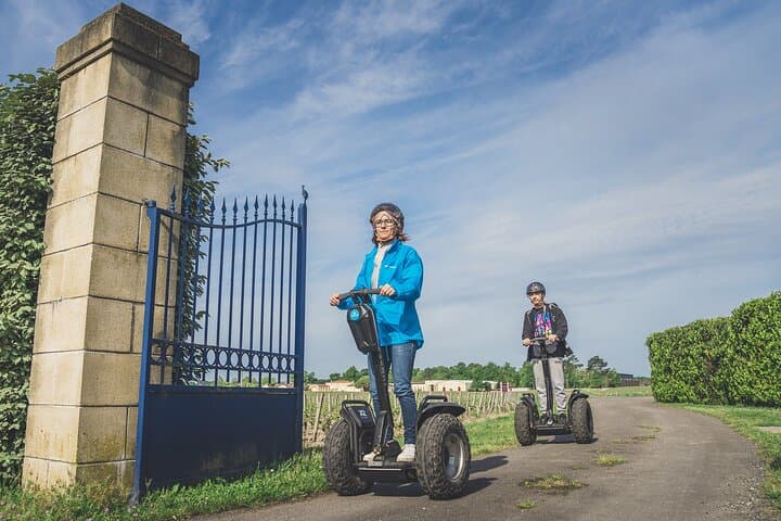 Segway ride between Lac Bleu and the castles of Pessac-Léognan