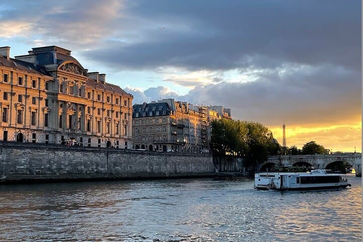 Paris: Private Customizable Full-Day Tour with Hotel Transfer