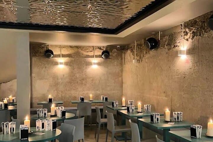 private groupe explore hidden bars & speakeasies in Paris