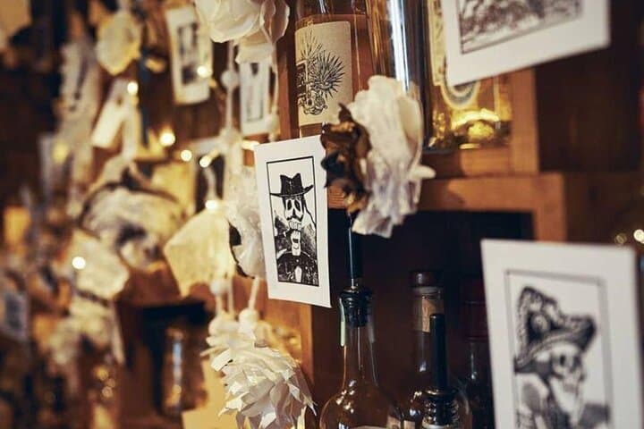 private groupe explore hidden bars & speakeasies in Paris