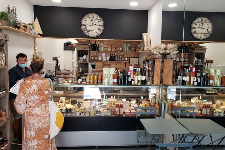 All-Inclusive Food and History Tour with Local Expert Guide